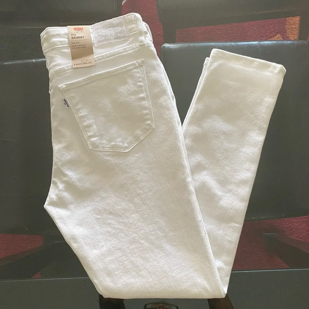 NWT Levi’s White Skinny Cropped Jeans. Size 29/8 - Picture 4 of 10